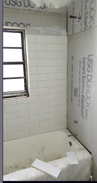 Bathroom before remodel by Multiservices Even LLC